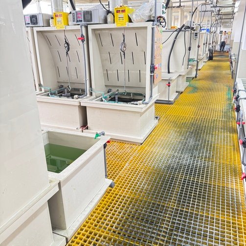 pin craftsmen at work